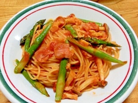 トマト缶使って、簡単トマトソースパスタ